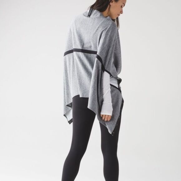 lululemon athletica Accessories - Lululemon Vinyasa Wrap
Hazy Heather Heathered White Heathered Black / Gray